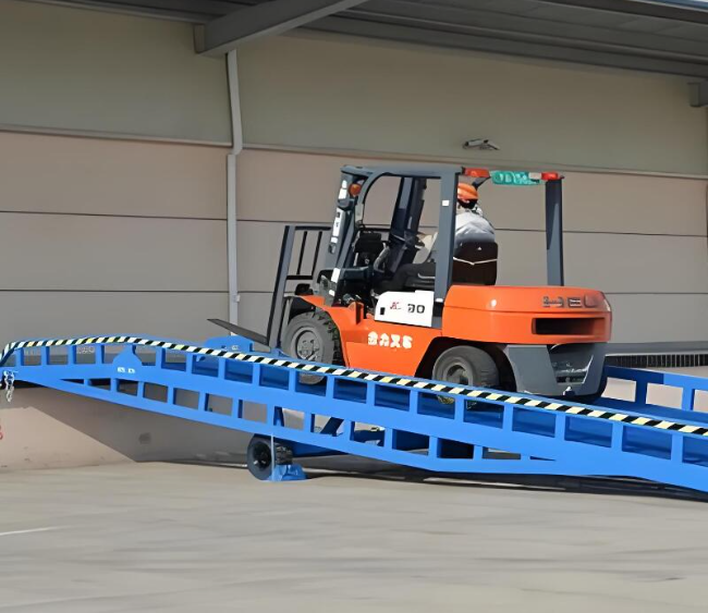 固原移动式卸货平台（叉车用）